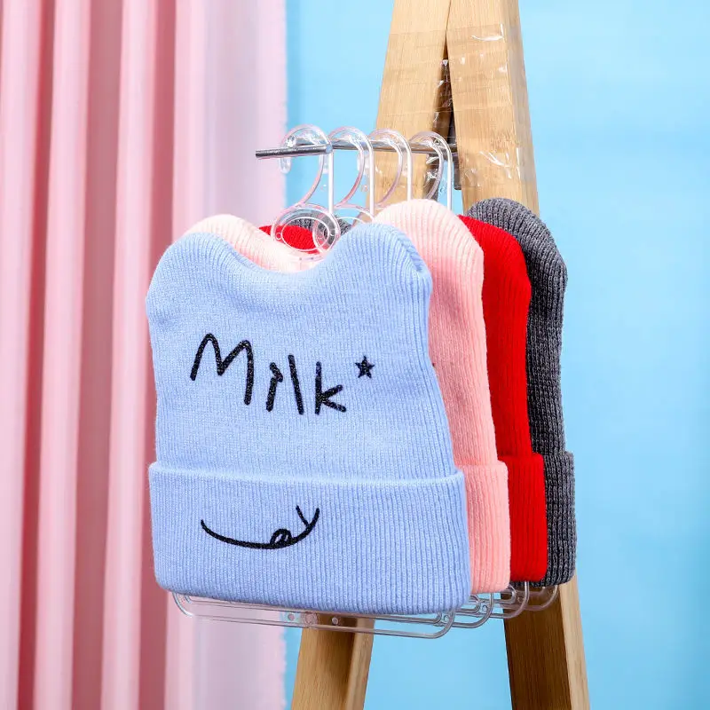 حامل عرض قبعات بسيط للأطفال وا - مراجعة Baby Clothing Hanging Rack وسعره