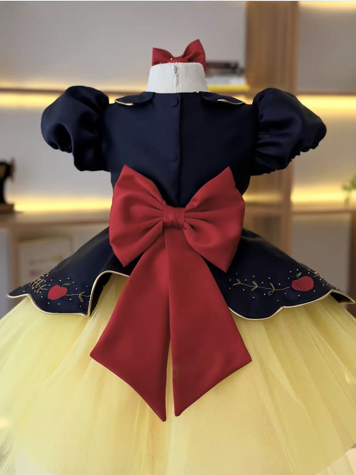 فستان صيفي للبنات الصغيرات بتص - مراجعة Baby Clothing Dresser وسعره